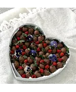 Клубника в коробке сердце «FLOWER HEART»