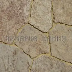 Кварцит светло-зеленый (златолит), рваный край, галтованный