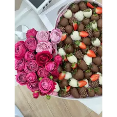 Клубника в коробке сердце «HEART & ROSES»