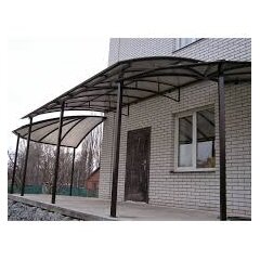Металлический навес над входной группой