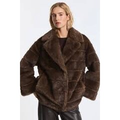 Шуба премиум-класса из искусственного меха "под норку"