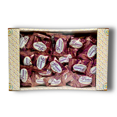 Финик с грецким орехом в шоколадной глазури