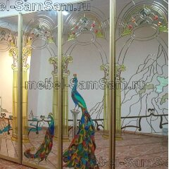 Шкафы купе с витражными фасадами