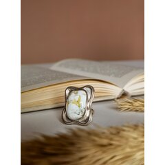 Кольцо из серебра 925 пробы с янтарем