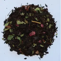 Черный чай с лесными ягодами