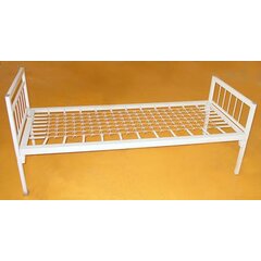 Кровать с металлическими спинками