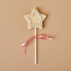 Звезда из белого шоколада с орехом