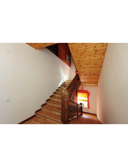 Лестница деревянная