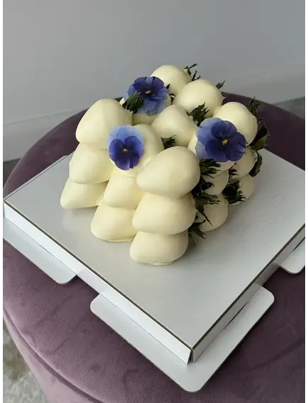 Клубничный торт «STRAWBERRY BLOSSOM»