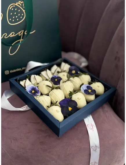 Премиум клубника в шоколаде «BLUE DREAM»