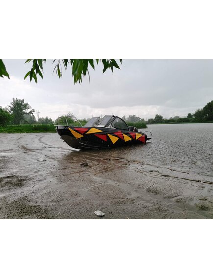 Алюминиевая лодка «Егерь ПроR 49107» с реданом от ООО "АКВА ТЕРРА" под заказ