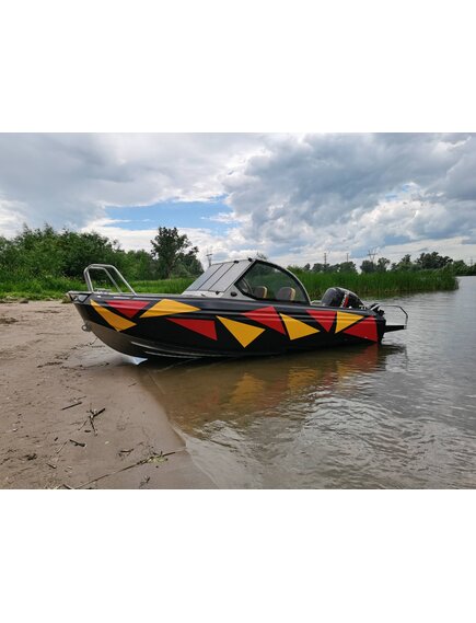 Алюминиевая лодка «Егерь ПроR 49107» с реданом от ООО "АКВА ТЕРРА" под заказ