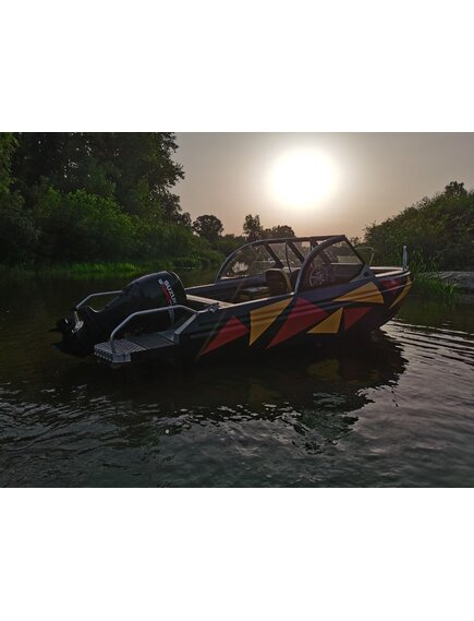 Алюминиевая лодка «Егерь ПроR 49107» с реданом от ООО "АКВА ТЕРРА" под заказ