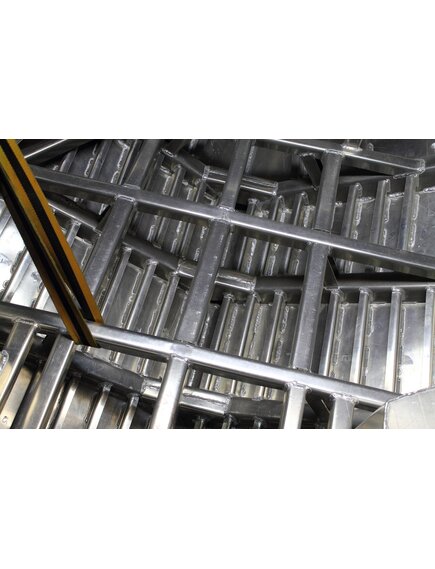 Алюминиевый катер (боурайдер) Пантера 8000 с реданом от ООО "АКВА ТЕРРА" под заказ