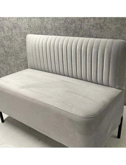 Серый диван с отстрочкой