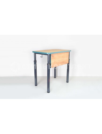 Стол ученический одноместный регулируемый по высоте на круглой трубе