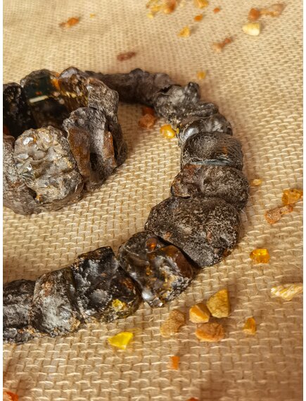 Колье из янтаря