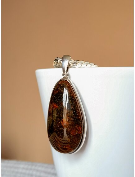 Кулон из янтаря