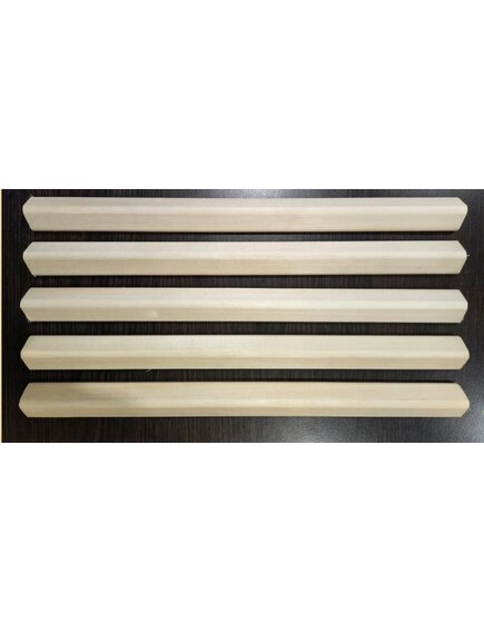 Уголок из липы