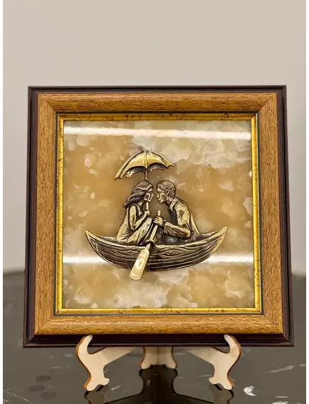Панно Пара в лодке под зонтом