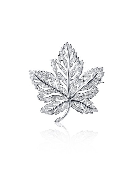 Брошь "Кленовый лист" из платины с бриллиантами