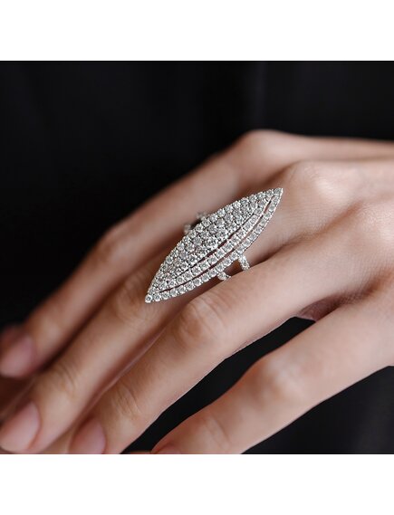 Кольцо со вставкой бриллиант