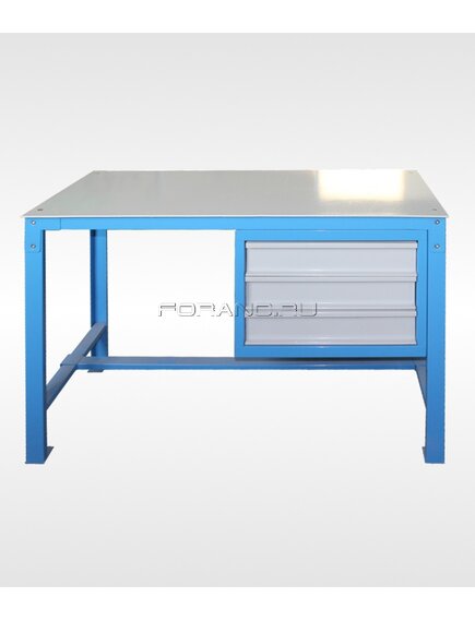 Рабочие верстаки со столешницей из фанеры