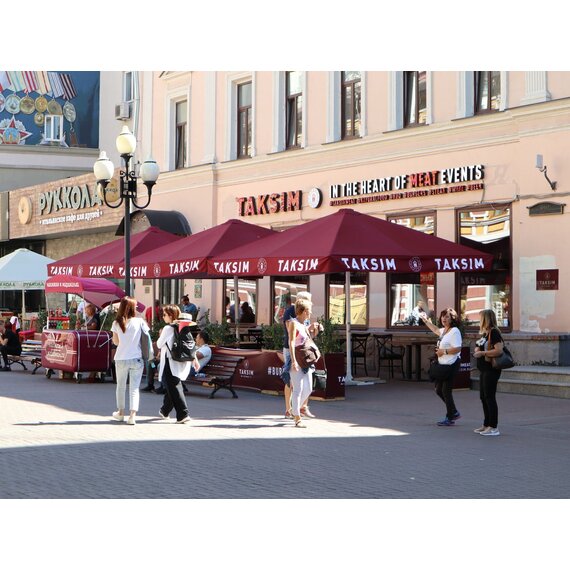 Зонт с центральной опорой на металлической (стальной) стойке