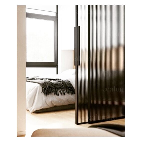 Раздвижная дверь с узорчатым стеклом (1.4)