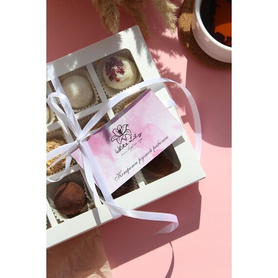 Наборы шоколадных трюфелей ручной работы 12 шт. с логотипом, лентой и биркой