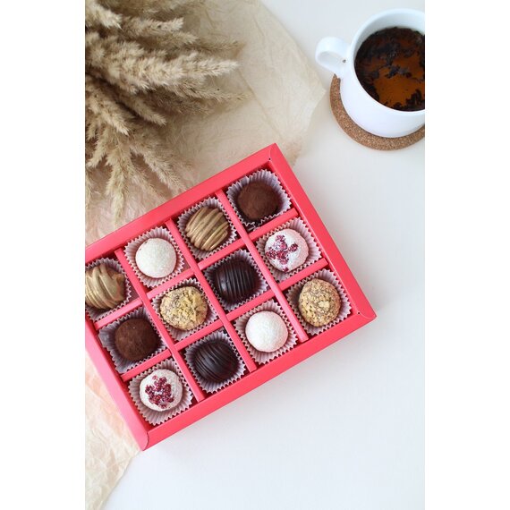 Наборы шоколадных трюфелей ручной работы 12 шт. с логотипом