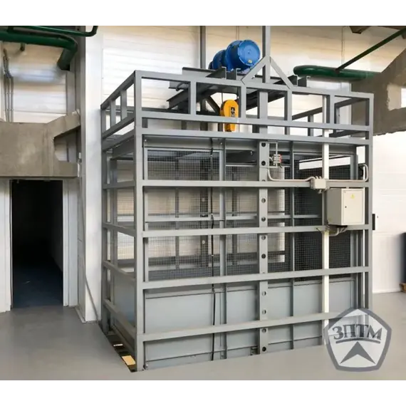 Шахтный подъемник в металлокаркасной шахте