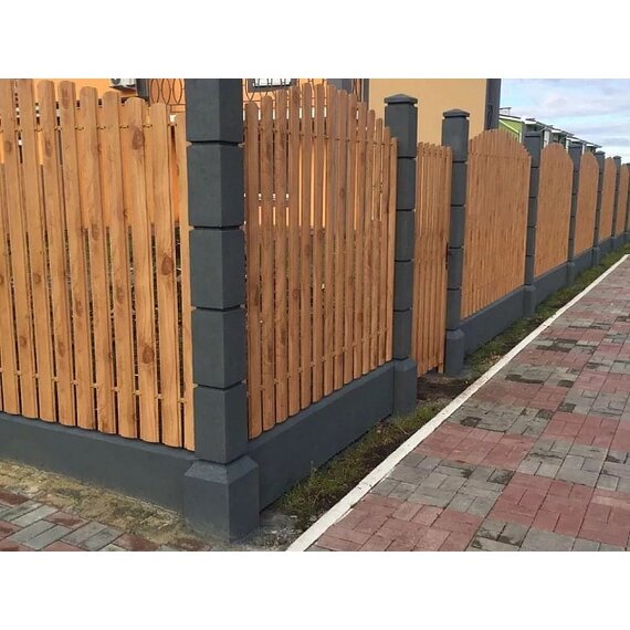 Забор вертикальный из дерева секционный