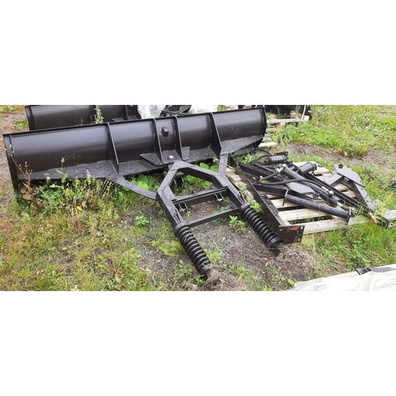 Отвал 82.6-4712000