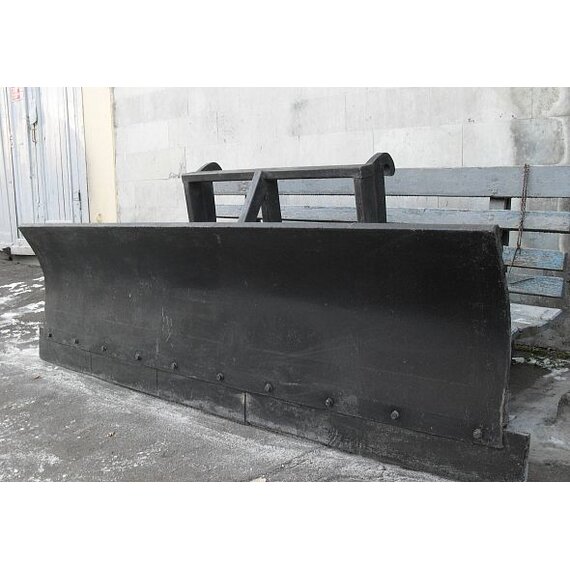 Поворотный коммунальный отвал к погрузчику МТЗ