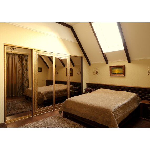 Четырехдверный зеркальный шкаф-гардероб