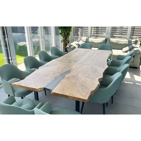 Обеденный стол из дуба