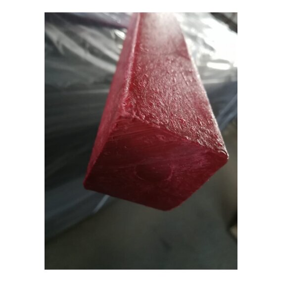 Полимерный профиль квадратного сечения