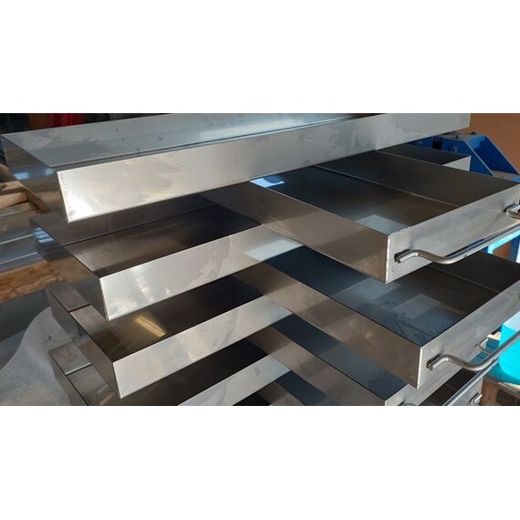 Лотки и формы из металла